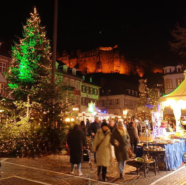 Heidelberg_Schloss �ber Kornmarkt Weihnachten 2025